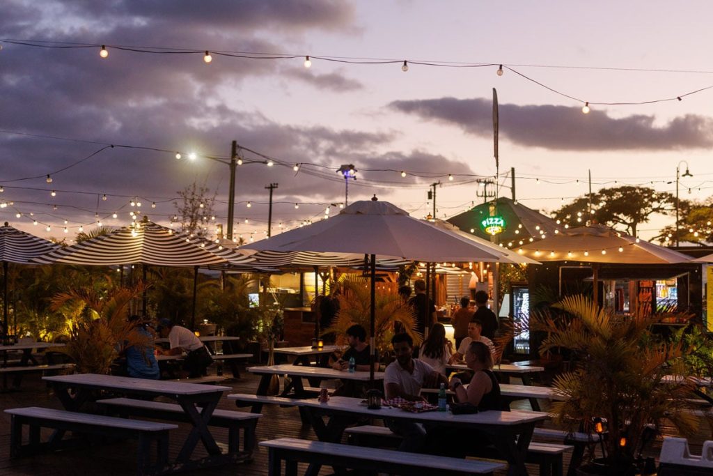 3 Alfresco Dining Spots in Kaka‘ako